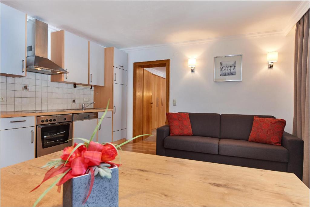 Apartments Neue Post - 3