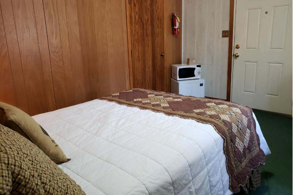 Abe Martin Lodge & Cabins photo