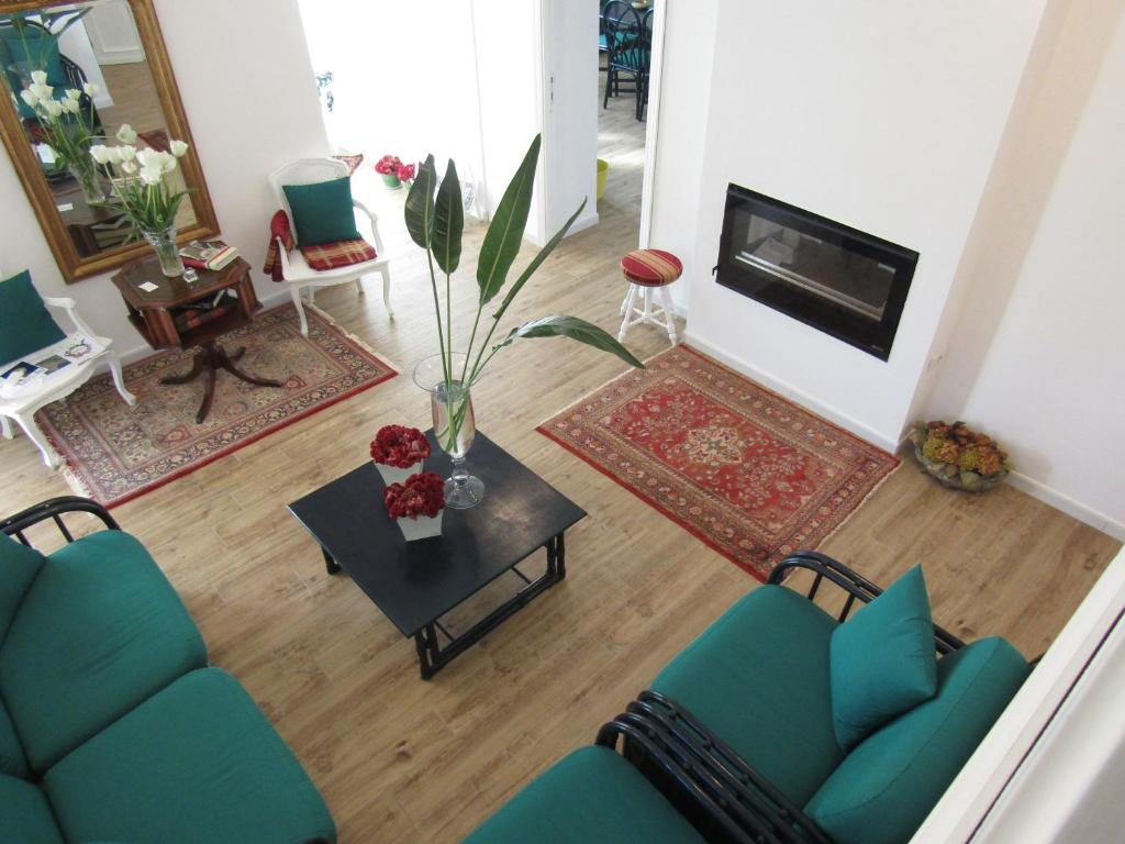 Shared lounge/TV area