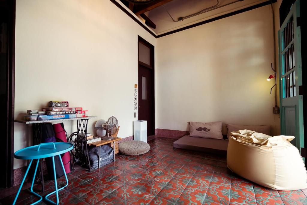 Shared lounge/TV area