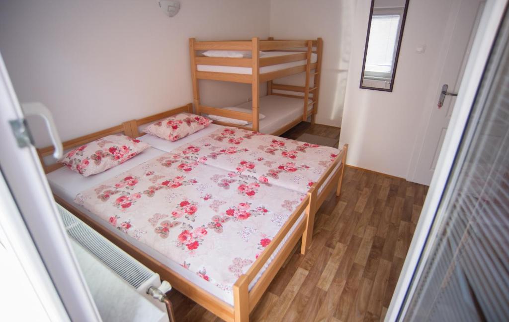 Hostel Larisa - 5