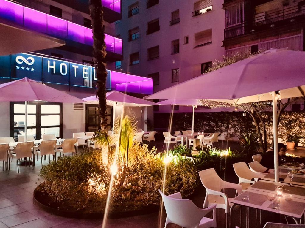 Summer Hotel — Hotel building in Calella, Catalonia
