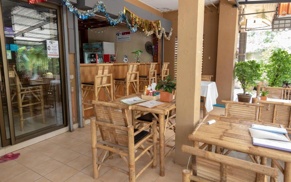 Restaurant, P & T Guesthouse in Koh Samui