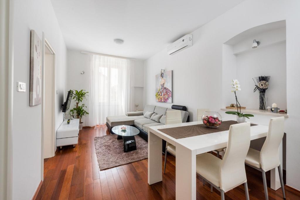 Fairy Of The Seas Apartments — Hotel in Split