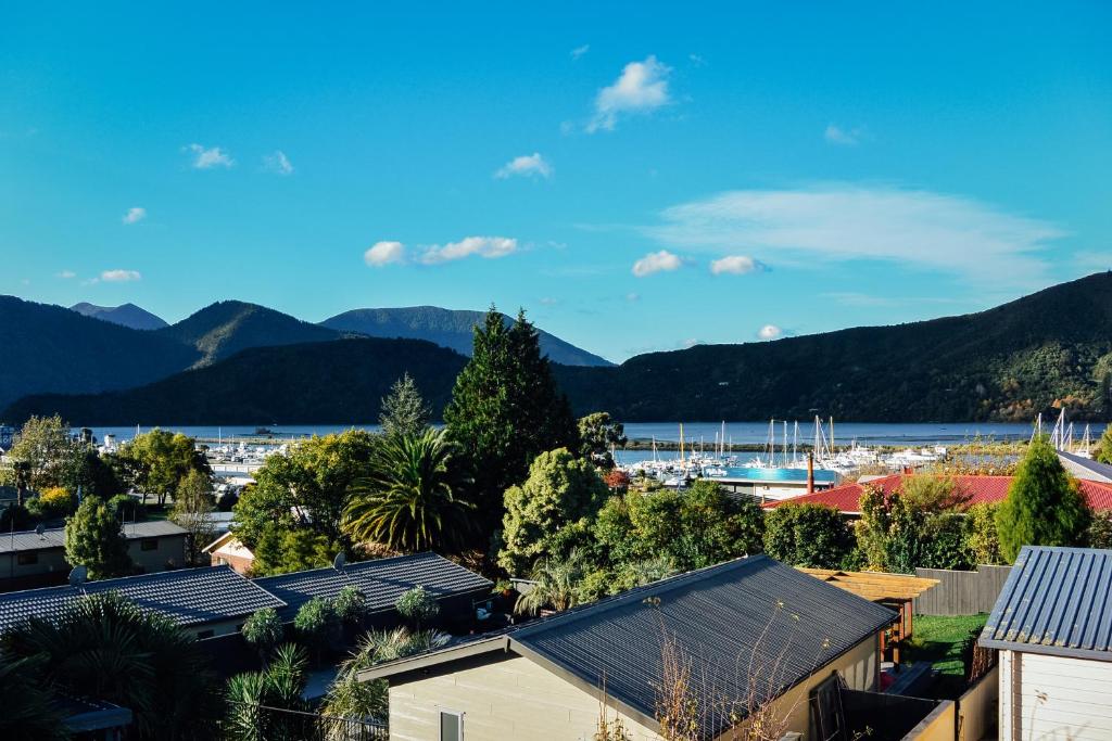 Blue Moon Lodge photo