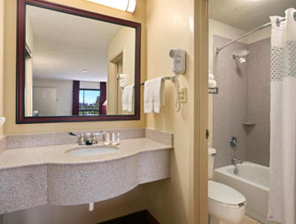 Baymont by Wyndham Greenville photo