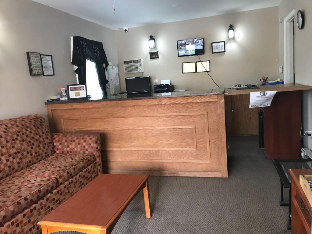 Red Carpet Inn, Alexandria photo