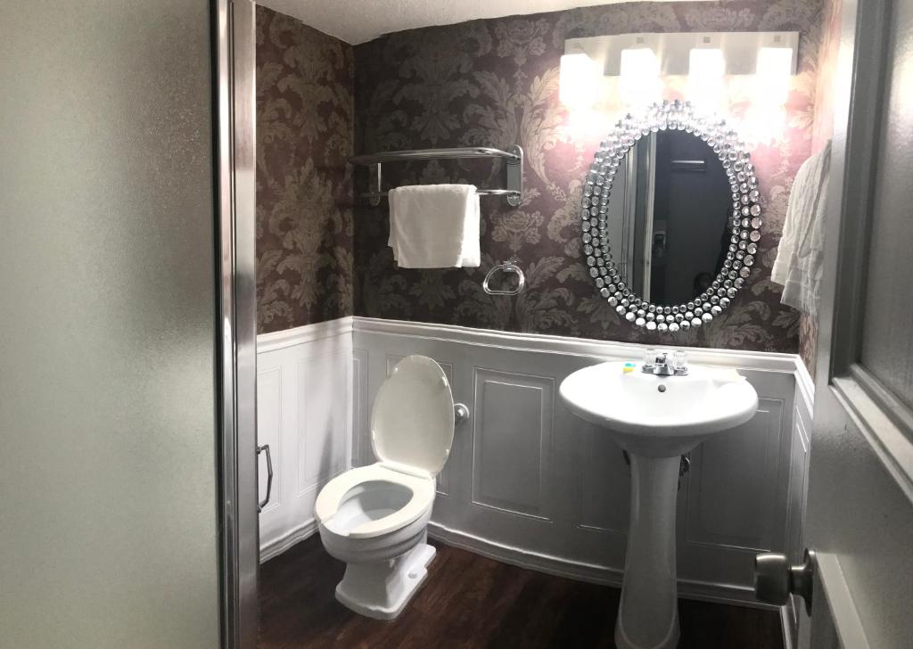 The Village Inn Hotel photo