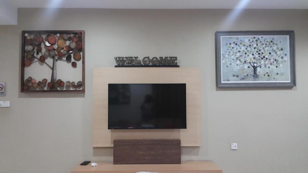 Shared lounge/TV area