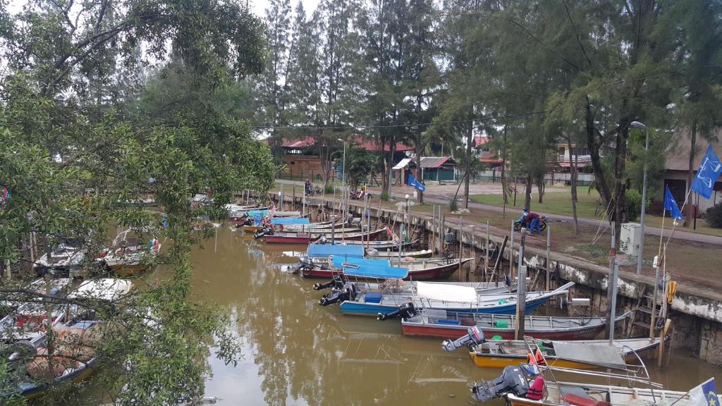 Melaka Beachfront Villa with Pool - Room image