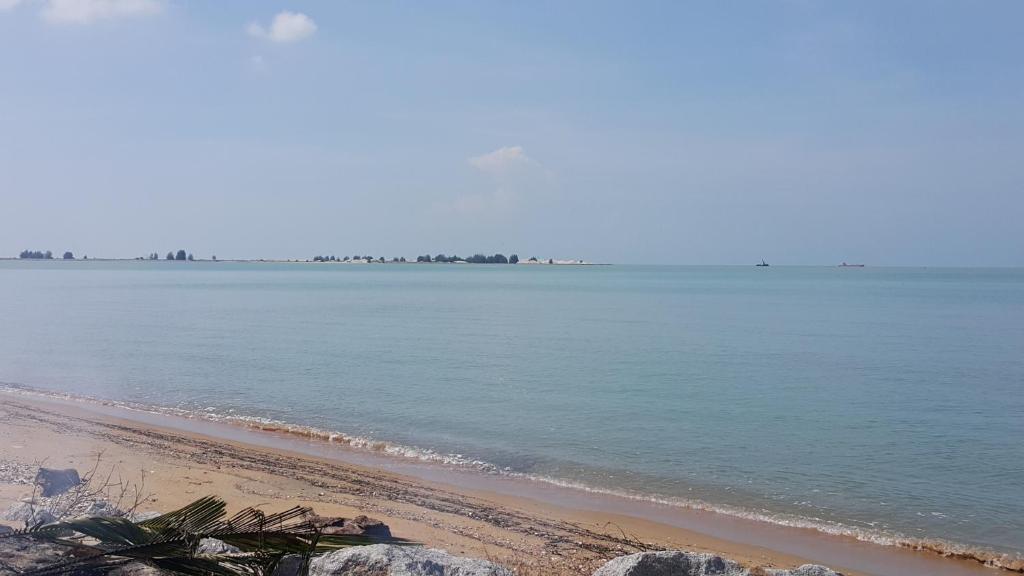 Melaka Beachfront Villa with Pool - img