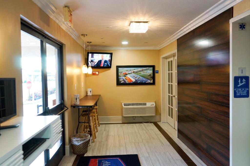 Howard Johnson By Wyndham Salinas Photo 20
