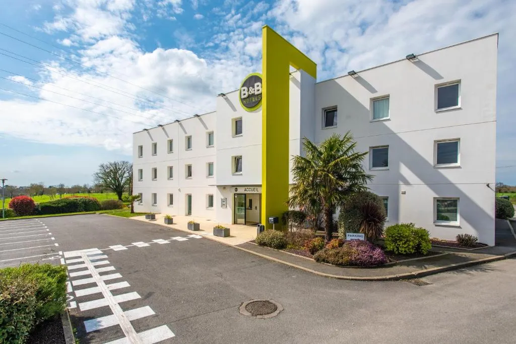B&B HOTEL Vannes Ouest Golfe du Morbihan，位于瓦讷的酒店