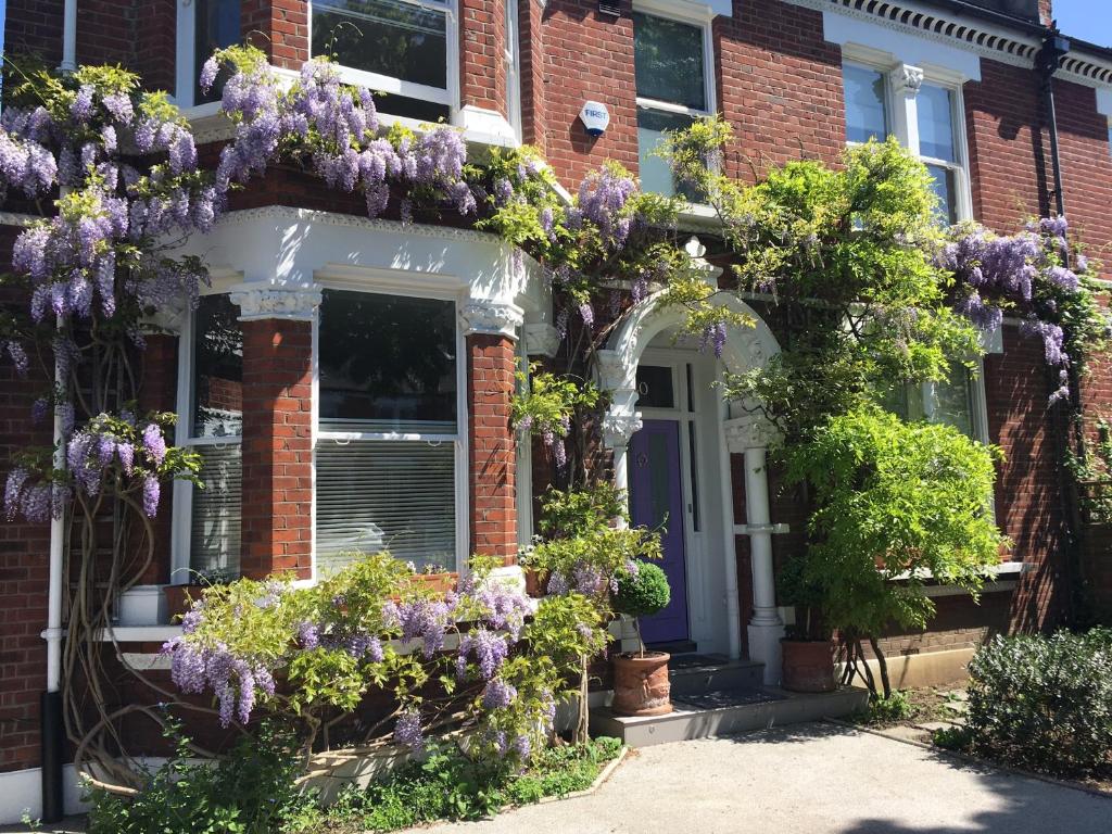 The Lilac Door — Hotel in London