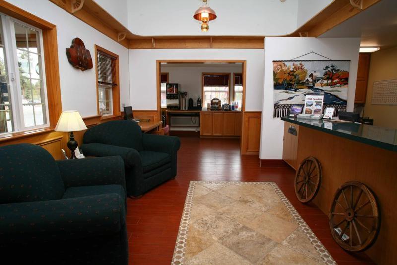 Sisters Inn & Suites photo