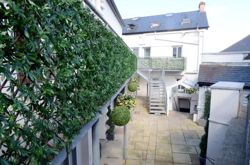 The Helm Apartments B&B Entire apartment (Westport) Deals, Photos & Reviews