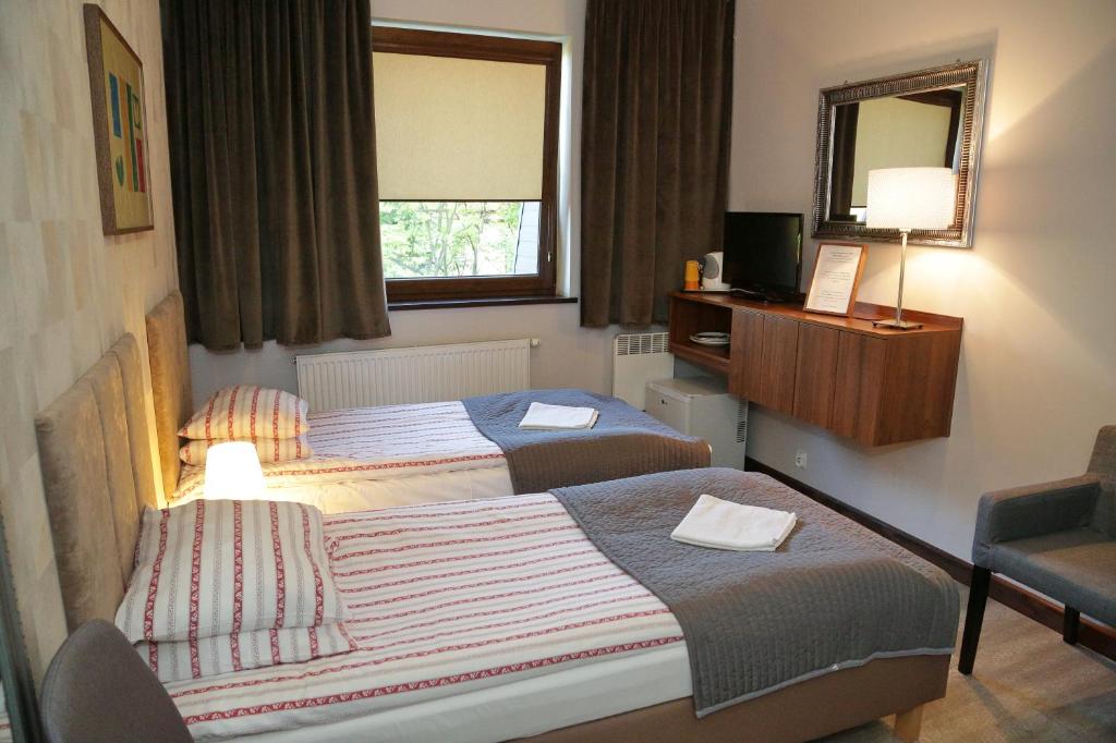 Quarto com 2 Camas de Solteiro e Banheira