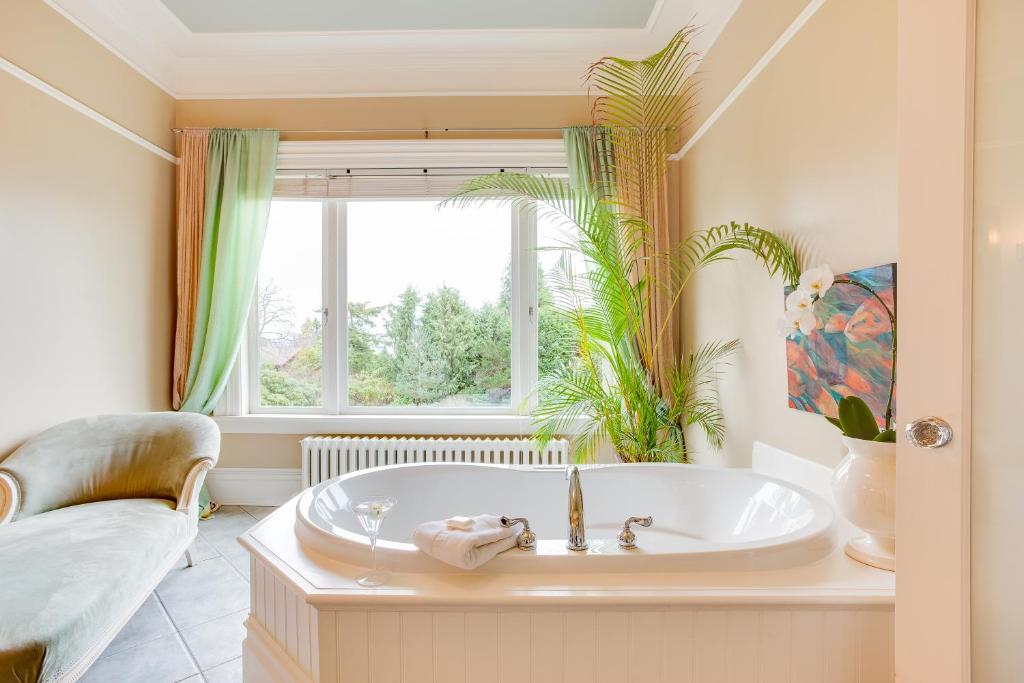 Spa, Fairholme Manor Inn in Victoria (BC)