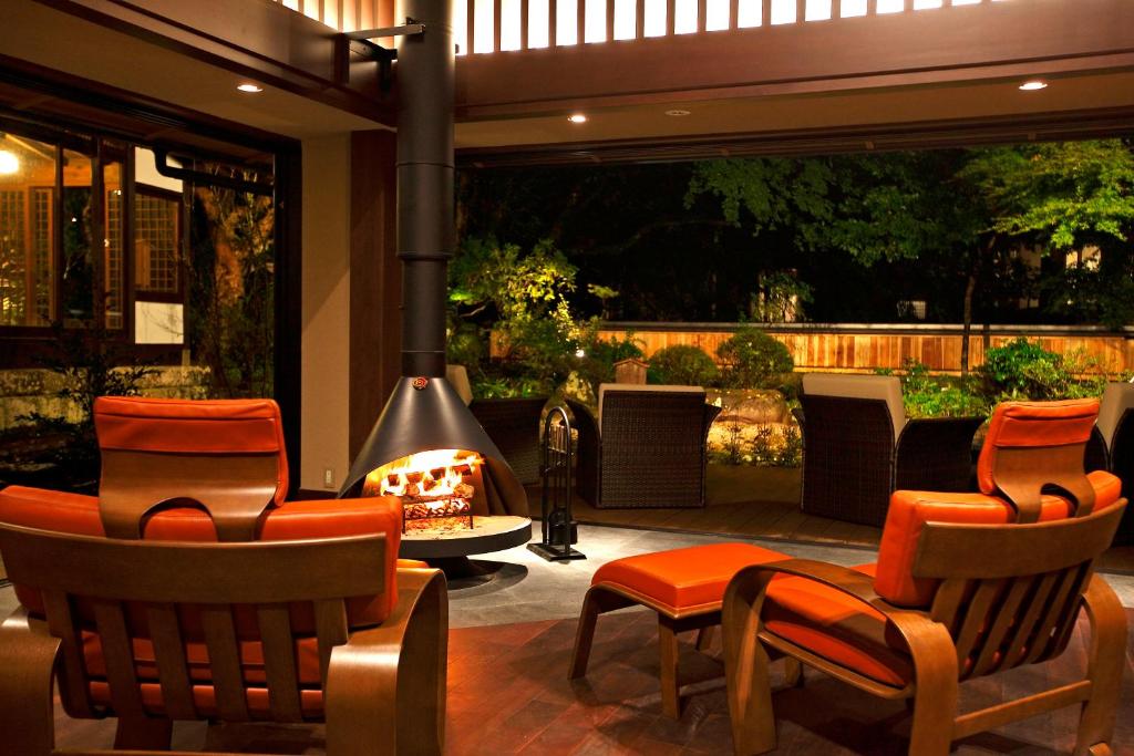 Shared lounge/TV area