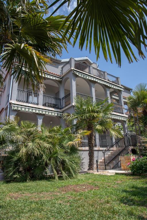Apartmani Dina — Hotel in Biograd na Moru