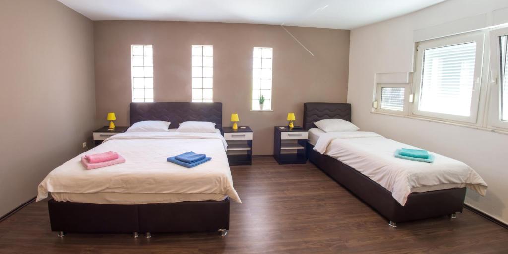 Guesthouse Stari Grad - 3