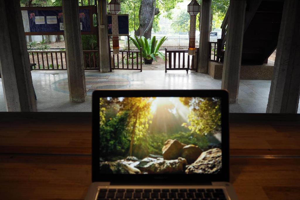 Shared lounge/TV area