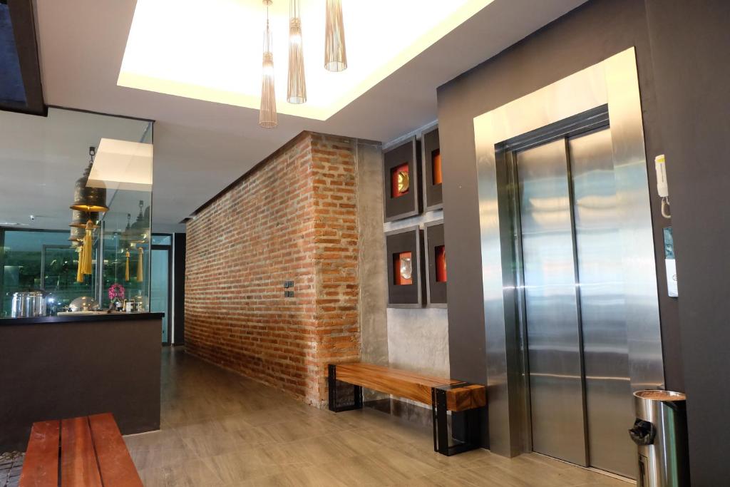 Shared lounge/TV area