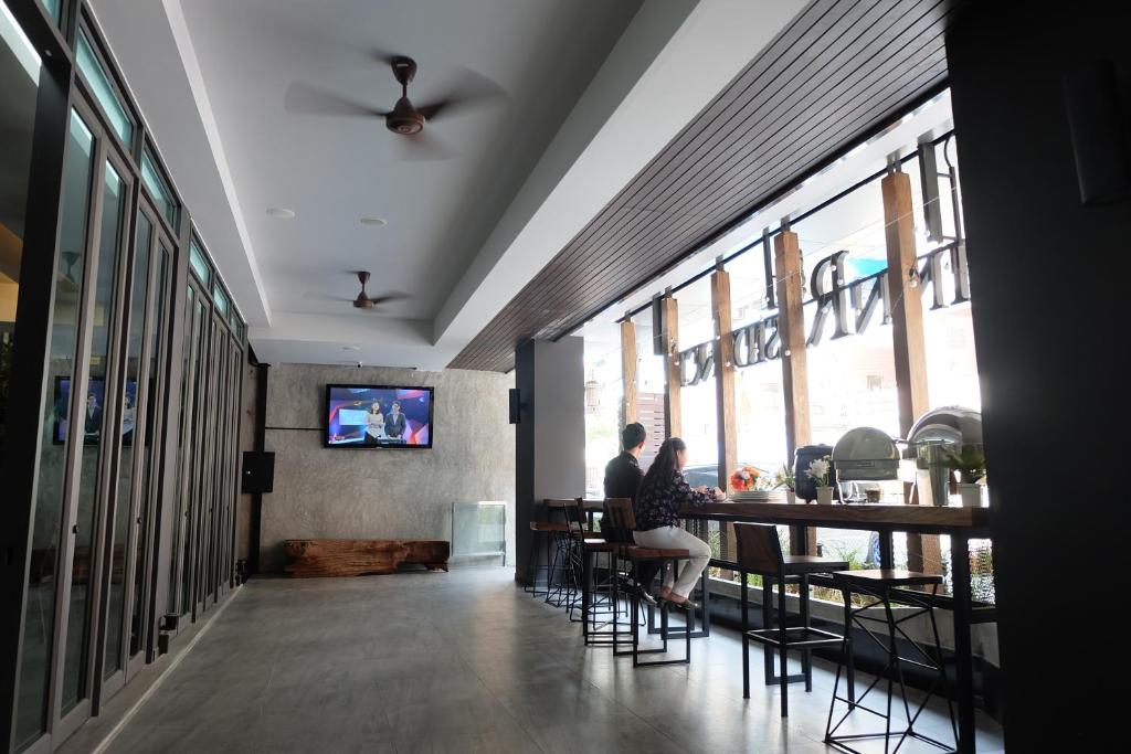 Shared lounge/TV area