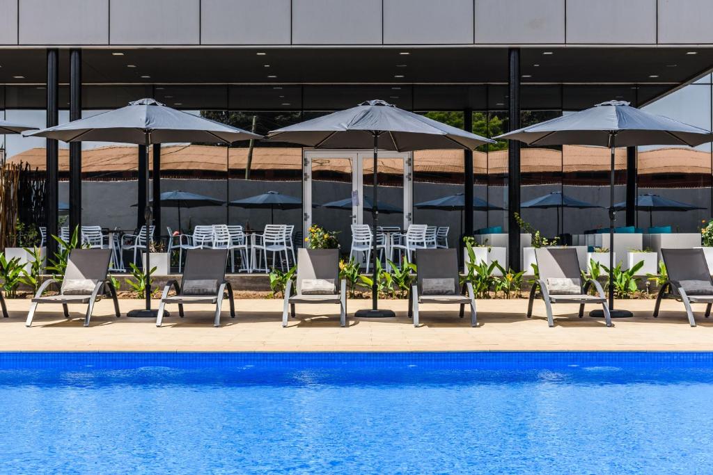 Swimming pool