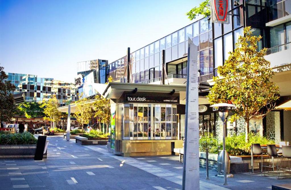 Circle on Cavil Holidays Gold Coast photo