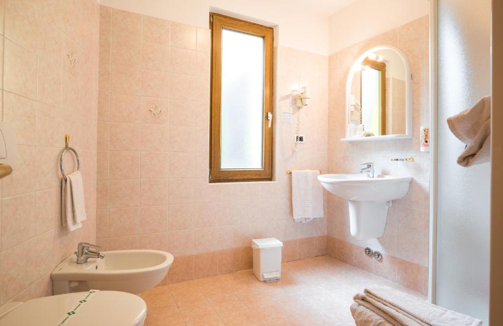 Albergo Maggiorina photo