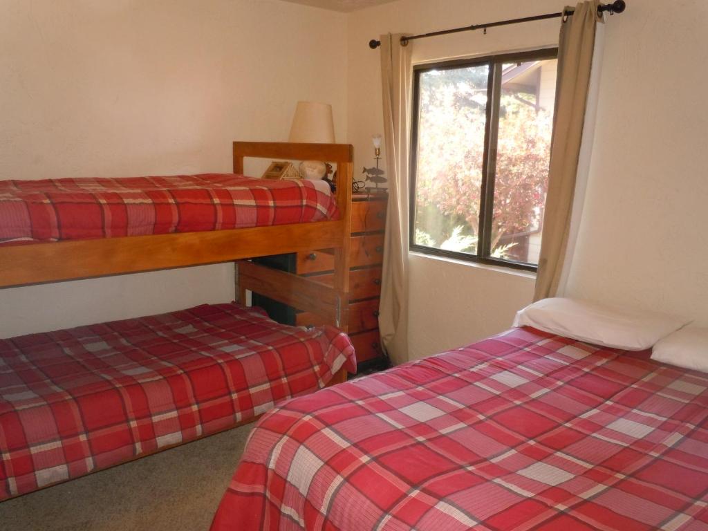 Two-Bedroom Premier Townhouse Unit #55 by Snow Summit Townhouses Bus Lic #23581 Main image 2