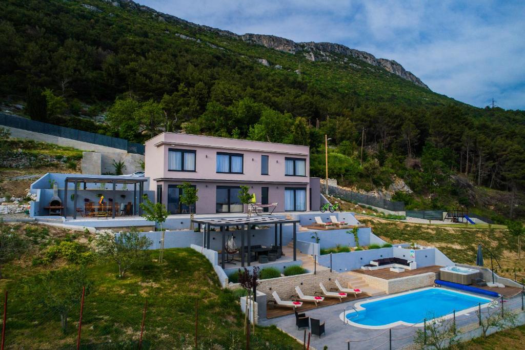 Villa Blue Hill — Hotel in Kastela
