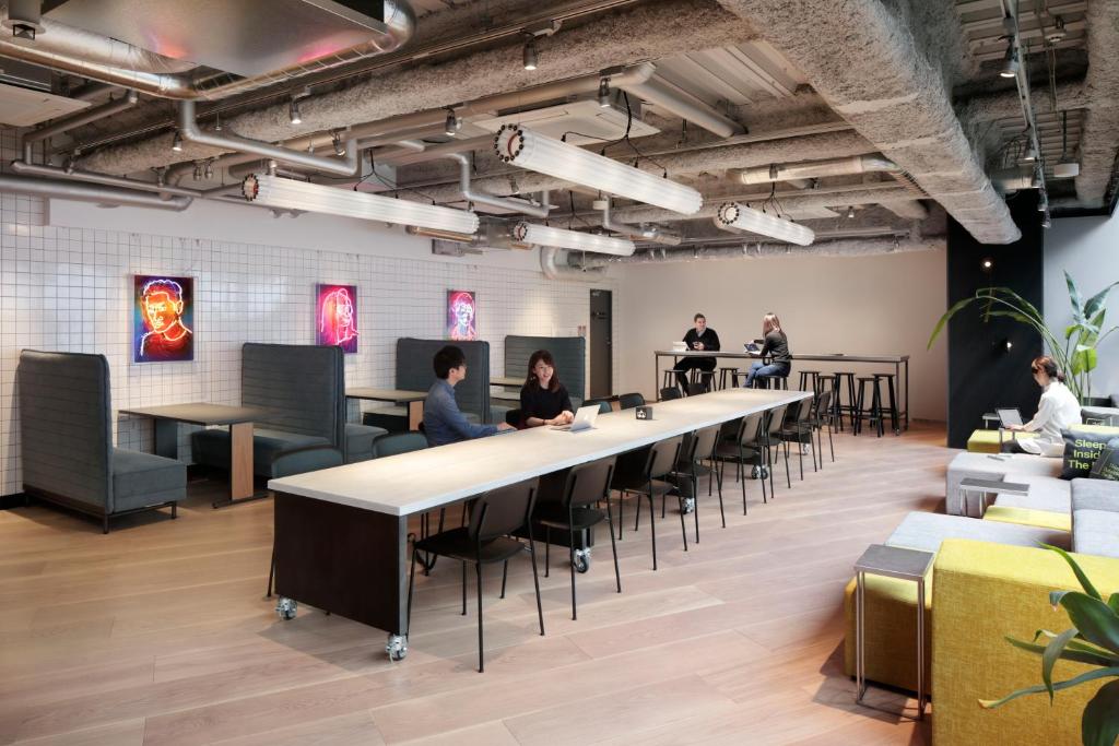 Shared lounge/TV area
