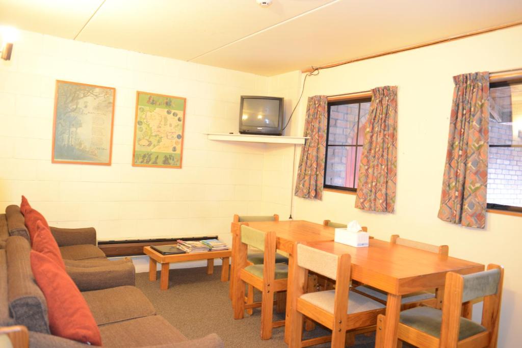 The Hobbit Motorlodge