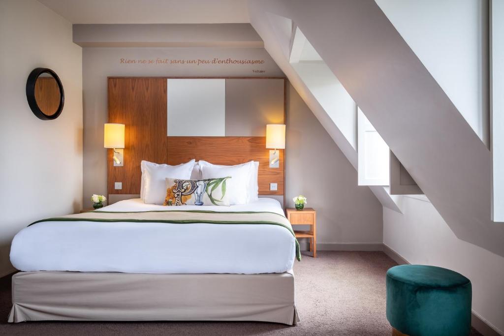 Paris Hotel Le Tourville Eiffel room