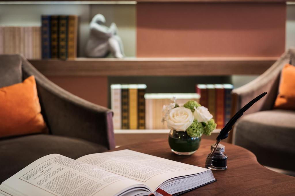 Hôtel Le Tourville by Inwood Hotels - 4