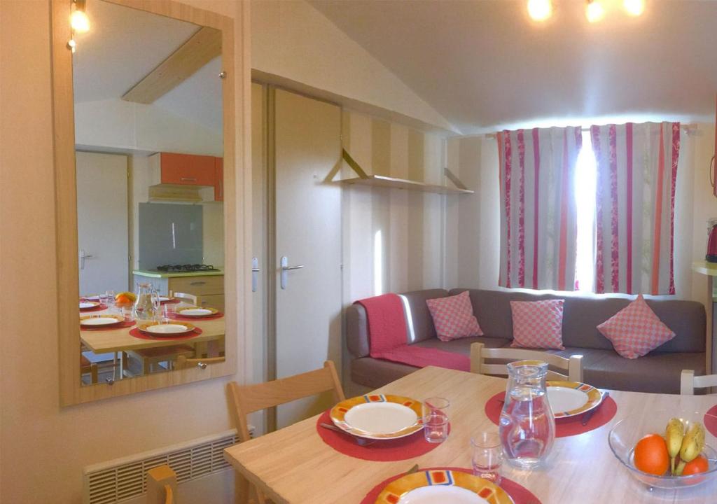 Mobilhome Climatisé 3CH 6P dans Parc des 7 Fonts - 3