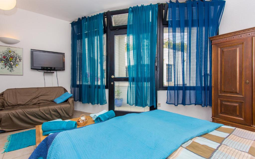 Studio Apartman MIJA 1 — Hotel in Malinska