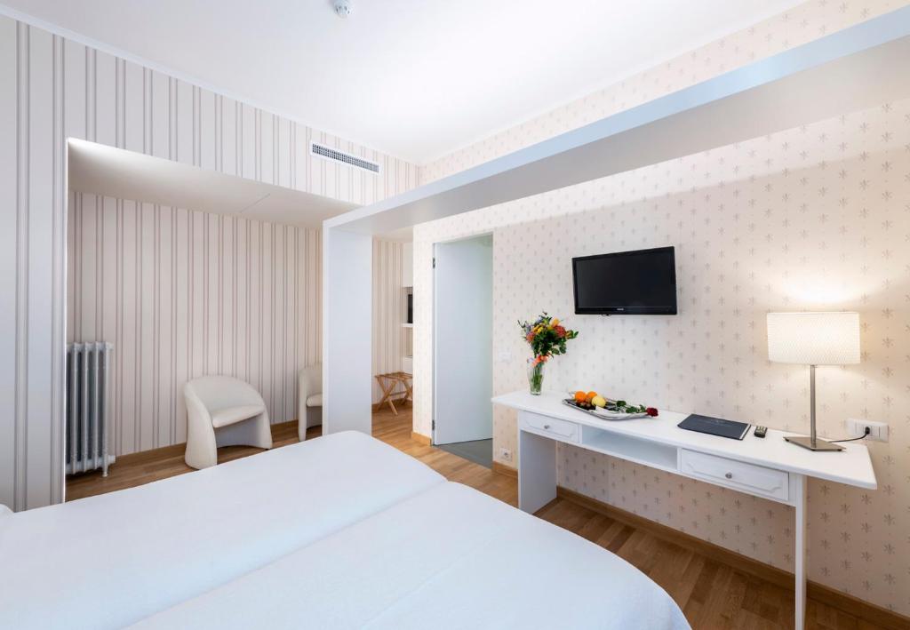 Hotel Metropole Suisse — Hotel rooms in Como, Lombardy