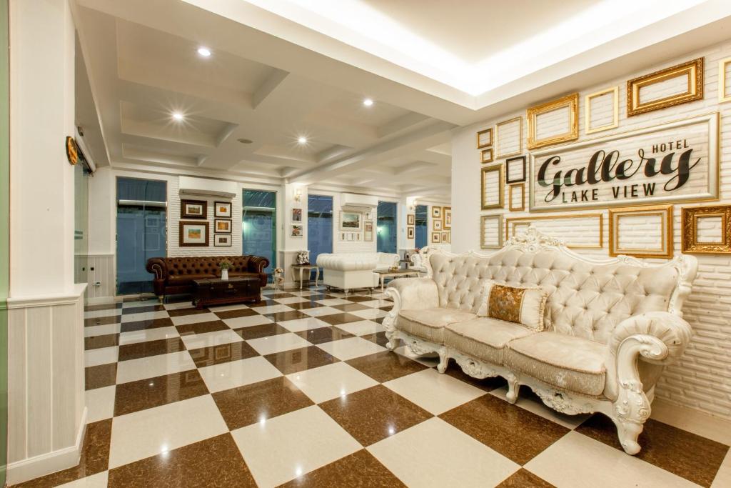 Gallery Lake View