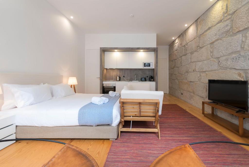LovelyStay - Rico's Apartment - Almada 2º F — Hotel in Porto