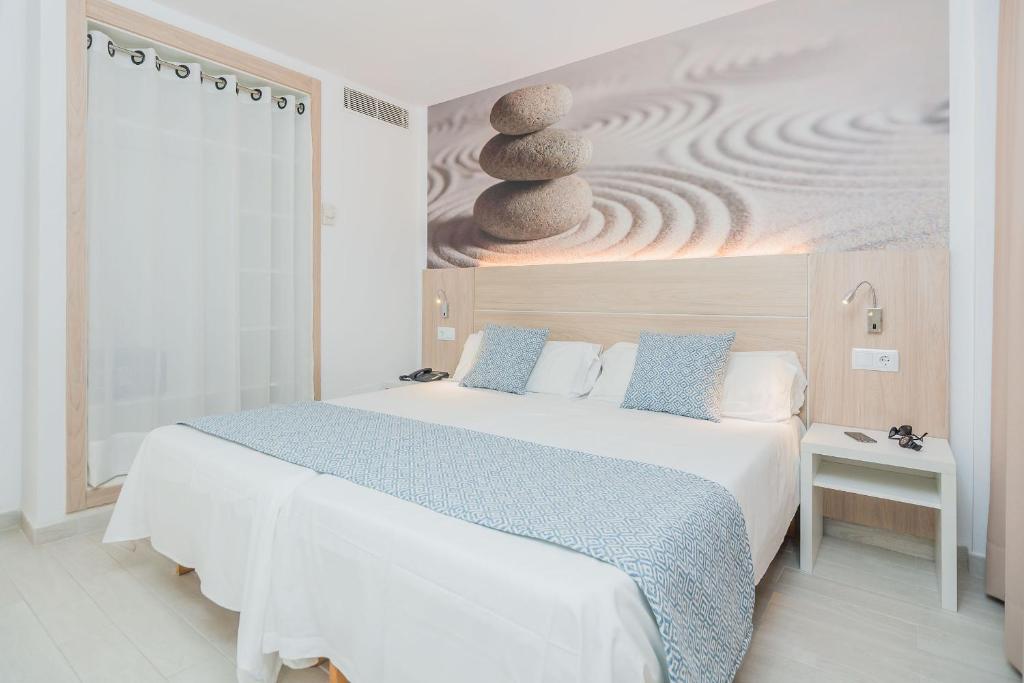 Sun Beach — Hotel rooms in Santa Ponca, Balearic Islands