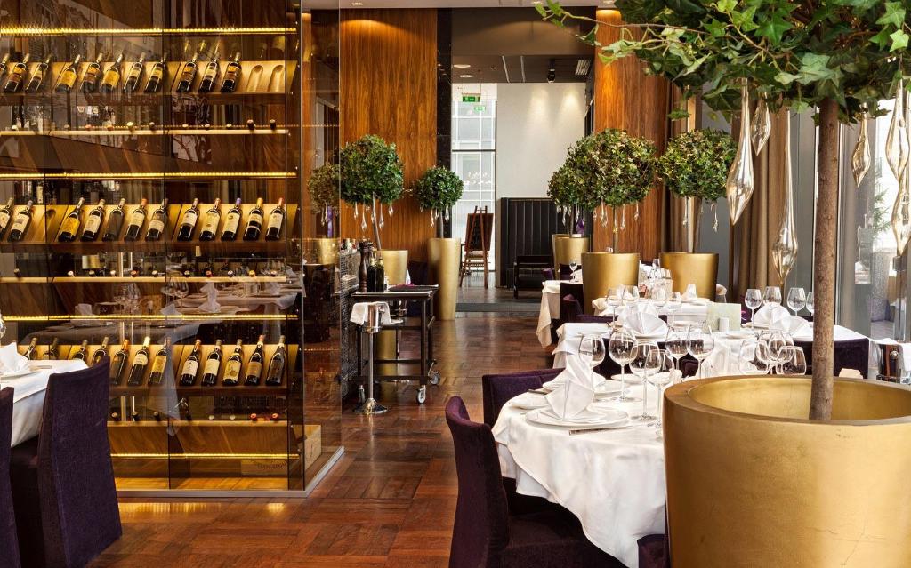 Restaurant, Joe Apartments - apartments with sauna in the city center in Tallinn