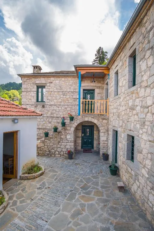 Hotel Arhontiko Vourloka, hotel in Pramanta