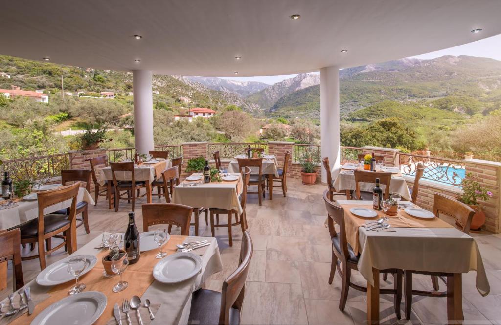 Restaurant, Hotel Eirini in Glyki