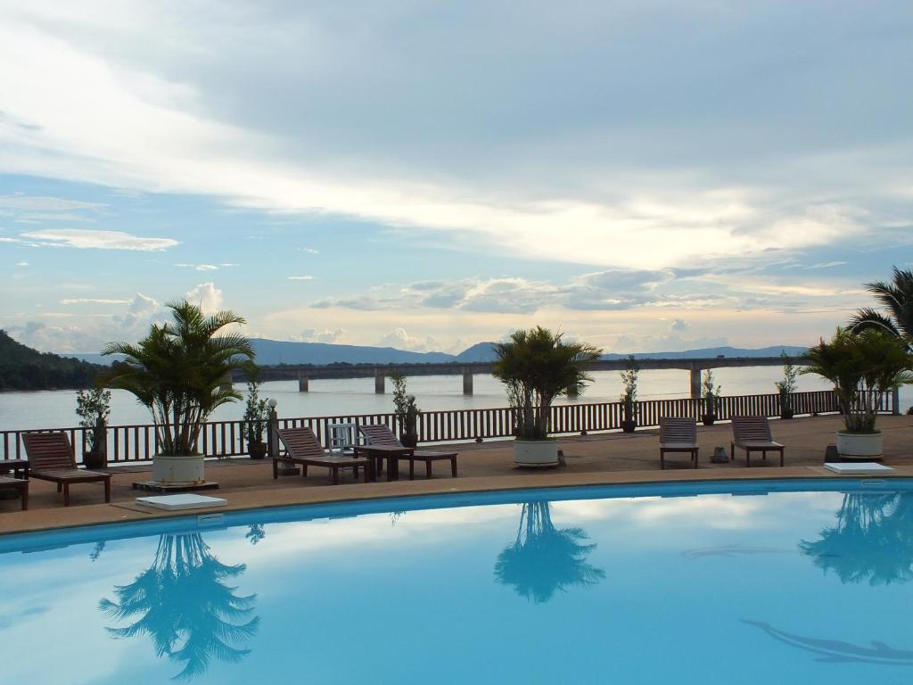 スイミングプール