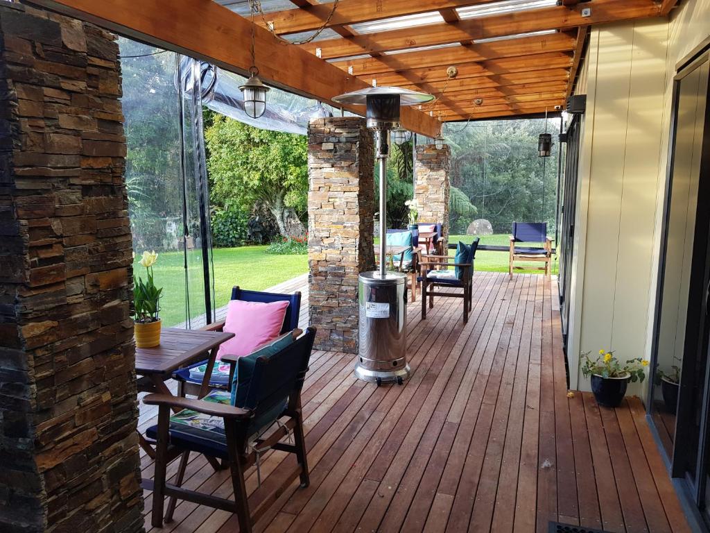 Shared lounge/TV area, Heta Road B&B in New Plymouth