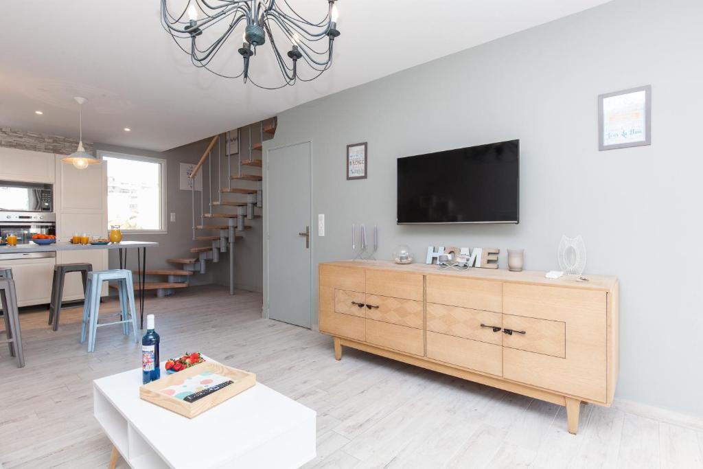 Cocooning 3 pieces duplex 3 etoiles calme centre ville a 5mn plages et Palais photo