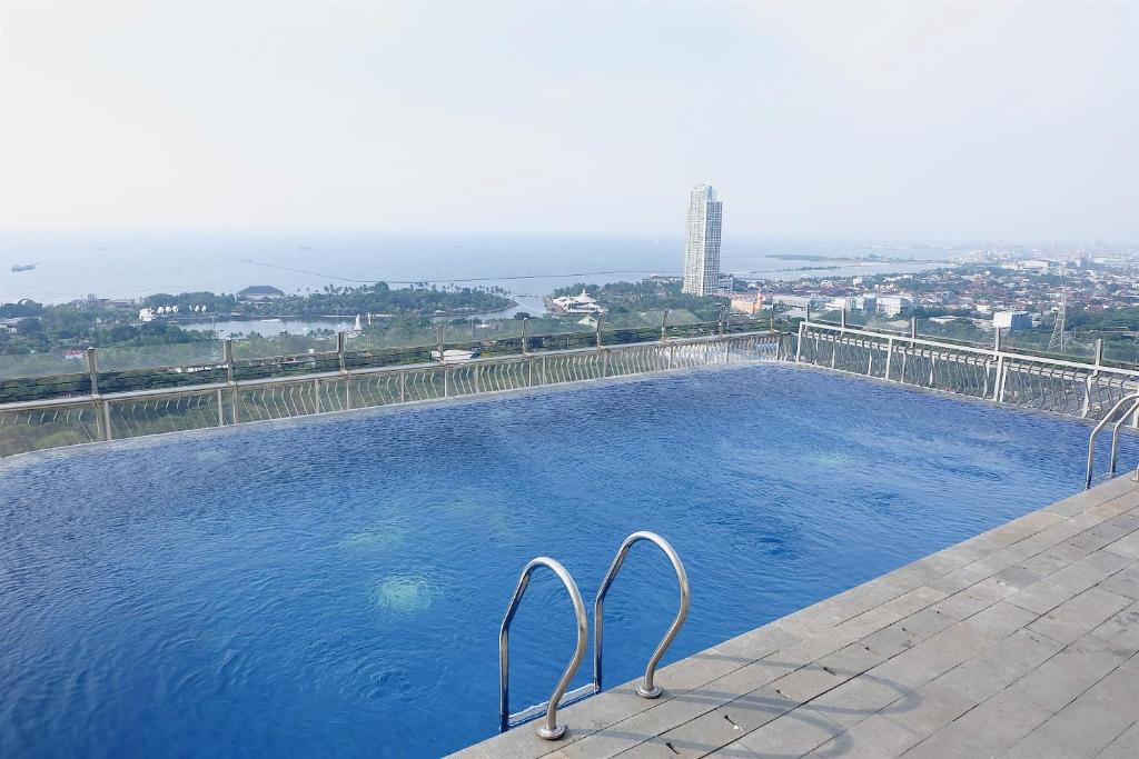케마요란의 아파트먼트 67m² 침실 3개 프라이빗 욕실 2개 Apt 3BR Northland Ancol Residence By Travelio 전경